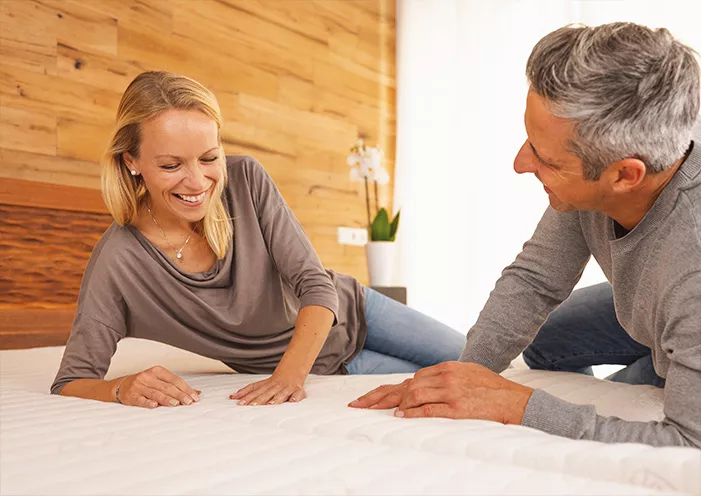 Eine Matratze kaufen Sie am besten nach dem Probeliegen.